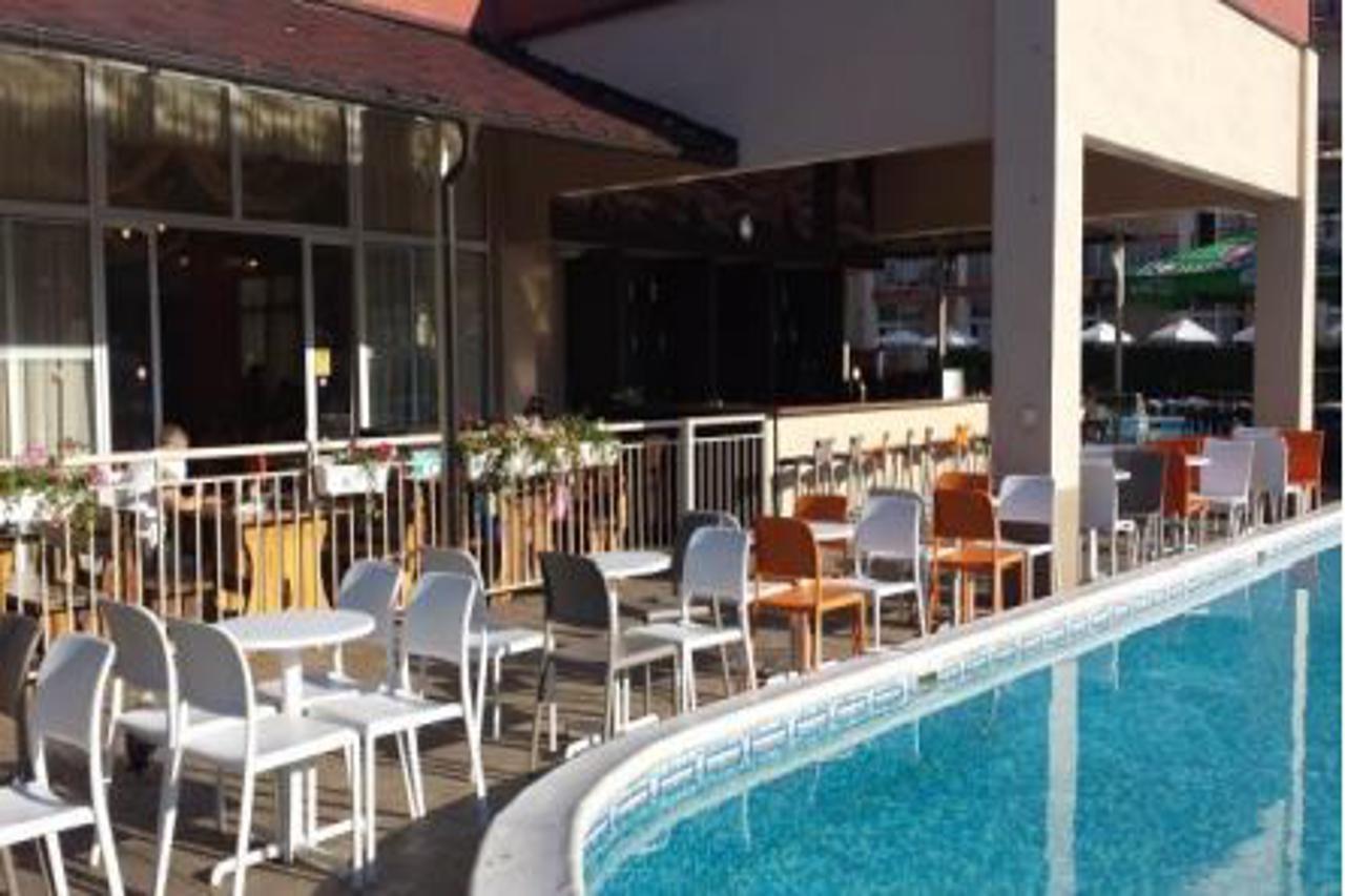 Mpm Astoria Hotel Pantai Sunny Luaran gambar